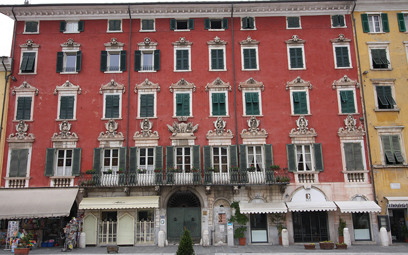 carrara piazza laberica palazzo seicentesco