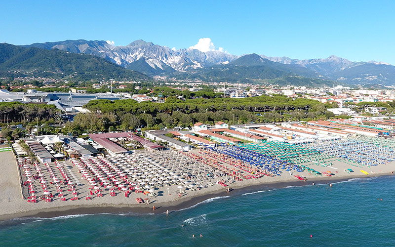 marina di carrara sandy beaches and beach clubs