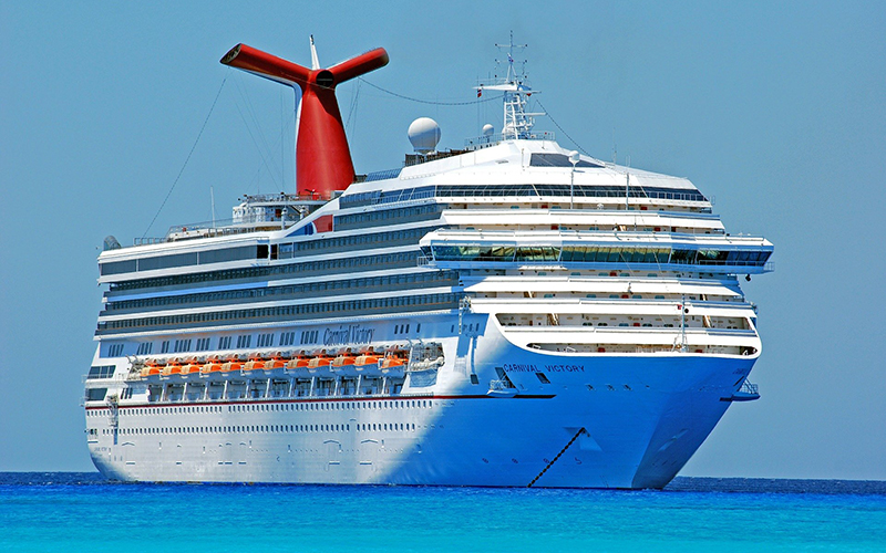cruise ship for shore excursions from carrara port