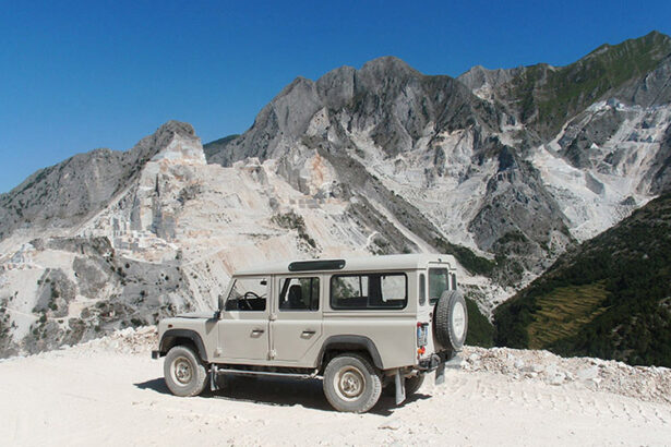 Tour in fuoristrada 4x4 alle cave di marmo di Carrara per gruppi