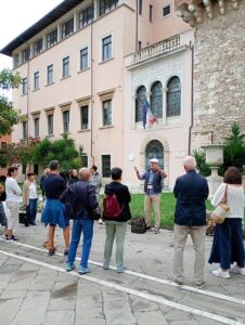 local guide during a carrara guided walk