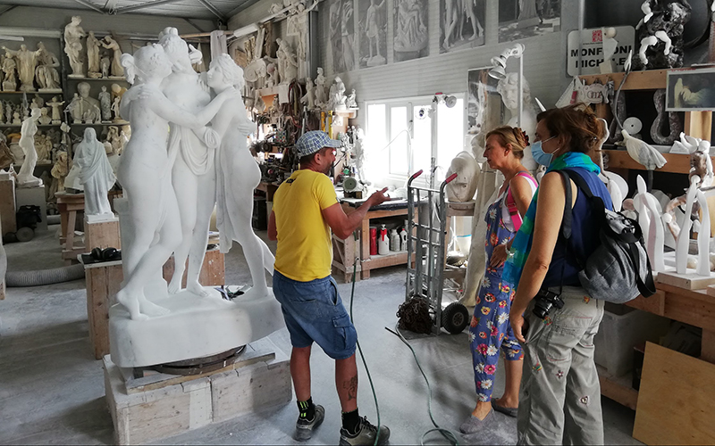 Tour privato carrara un artigiano del marmo racconta i suoi segreti ai visitatori