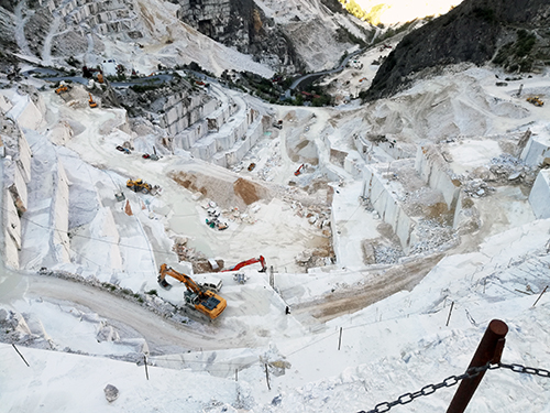 come visitare cave di marmo a cielo aperto