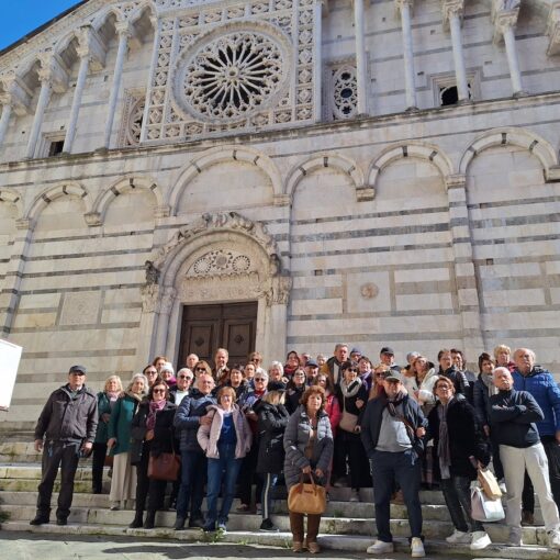 group tour visiting thecarrara marble duomo