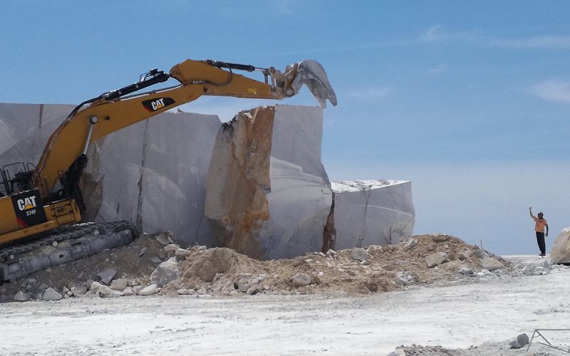 carrara marble caves, quarrymen at work